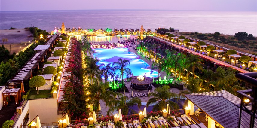 Cratos Premium Hotel Casino & SPA